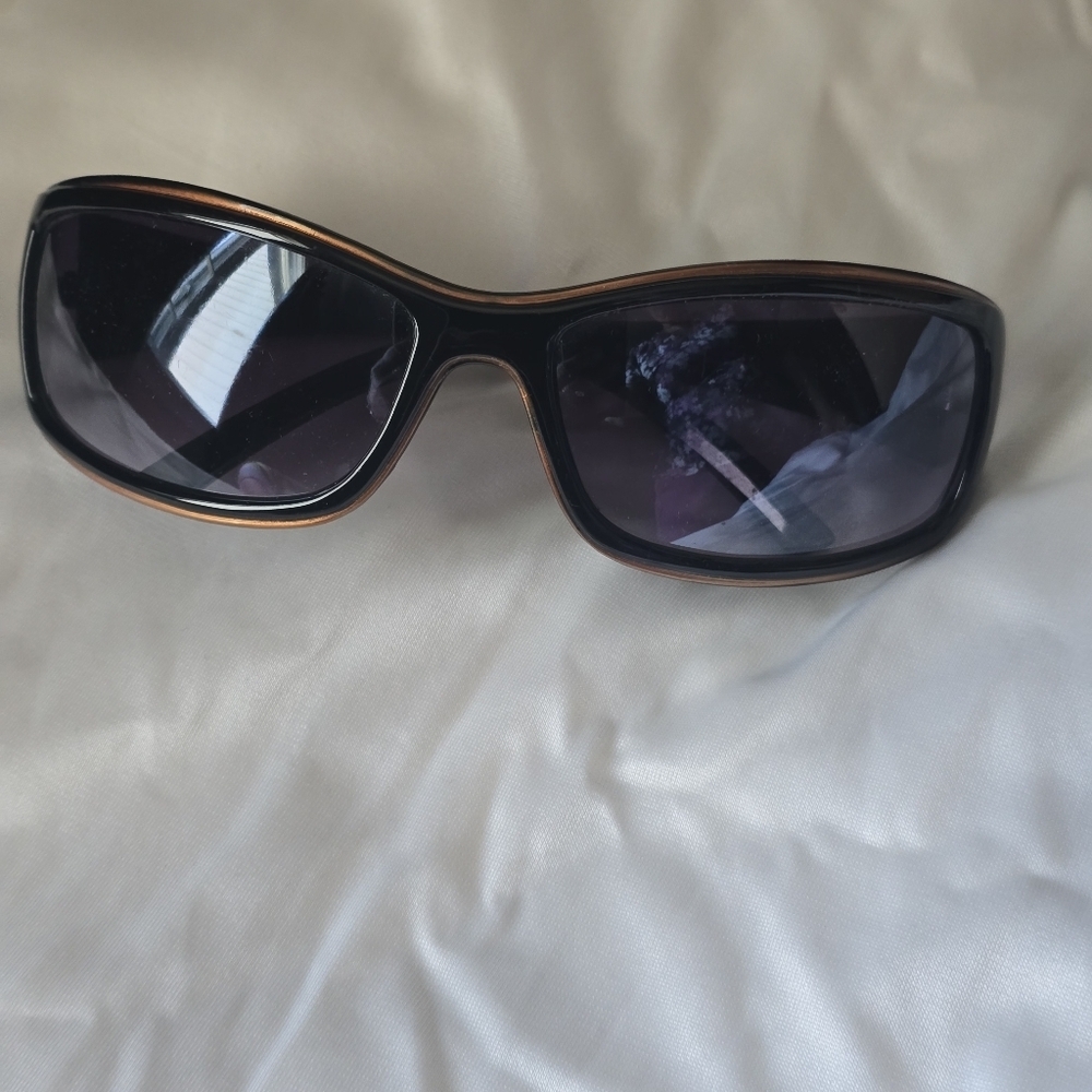 Vintage 90s Gucci rectangular sunglasses color black with gold embellishment - Picture 6 of 9